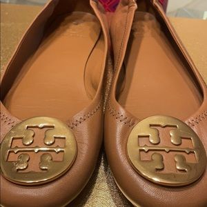 Brand new in original box Tory Butch flats. Size 7.